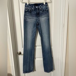 BUCKLE BLACK
CURVY
TAILORED BOOTCUT
25X34